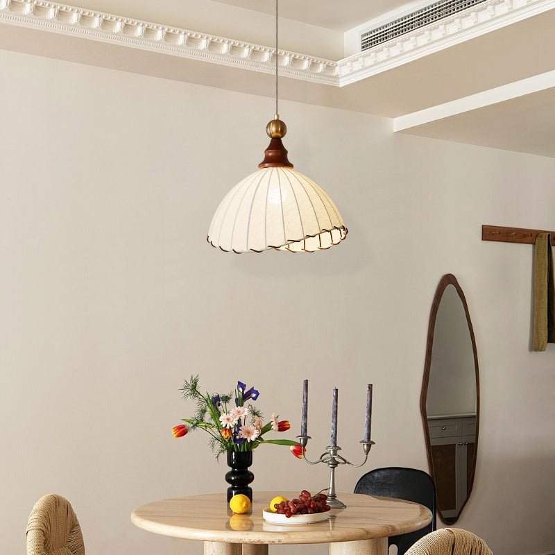 Earian Pendelleuchte aus Holz und Stoff im eleganten Design