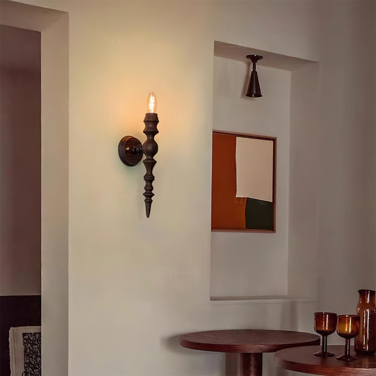 Wandleuchte im modernen Vintage-Stil mit Holzkörper in verschiedenen Holzoberflächen
