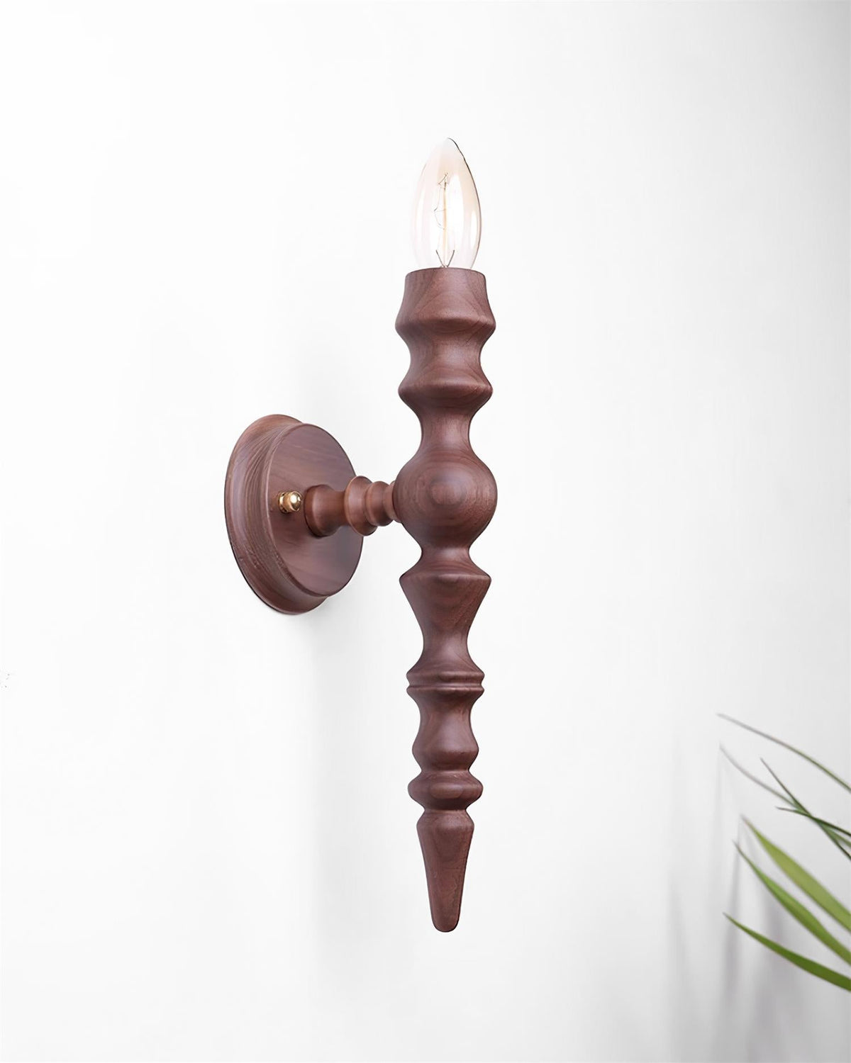 Wandleuchte im modernen Vintage-Stil mit Holzkörper in verschiedenen Holzoberflächen