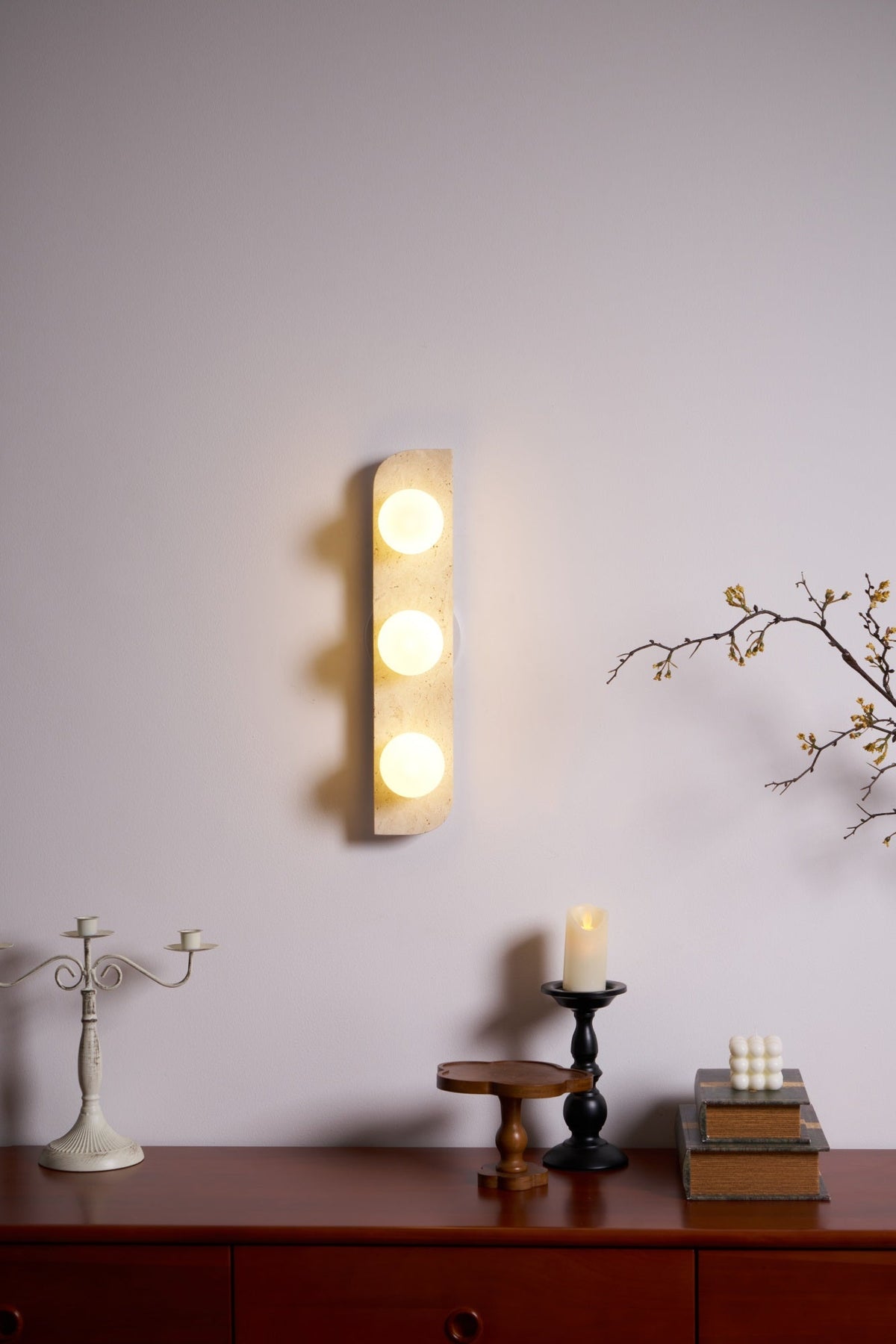 Serearia Minimalistische Wandleuchte aus Gelbem Travertin mit Stecker