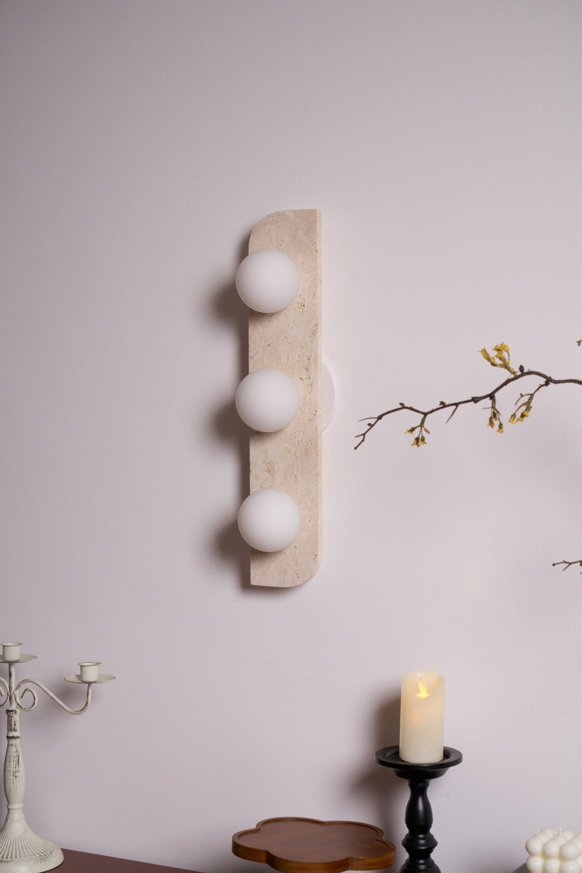 Serearia Minimalistische Wandleuchte aus Gelbem Travertin mit Stecker