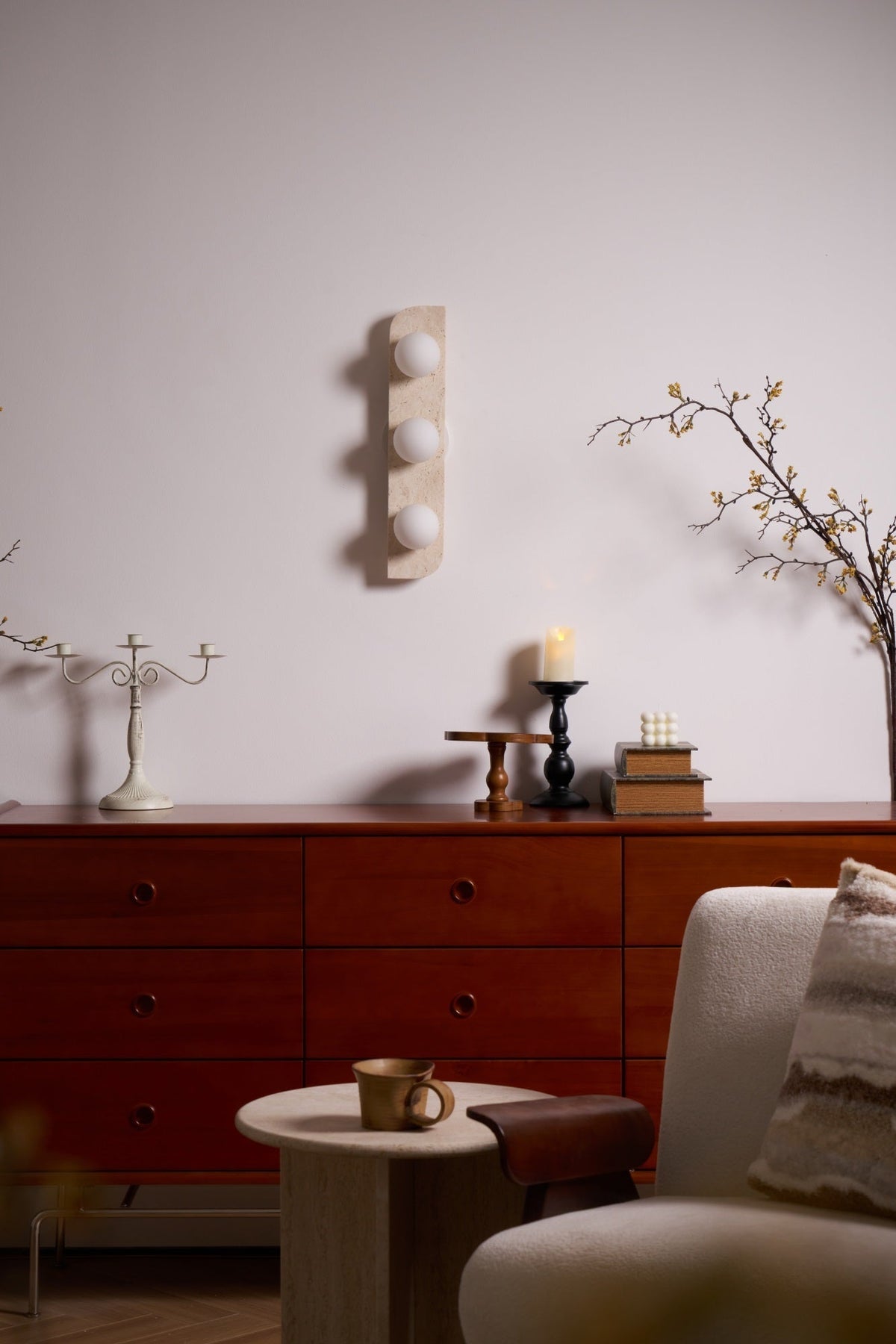 Serearia Minimalistische Wandleuchte aus Gelbem Travertin mit Stecker