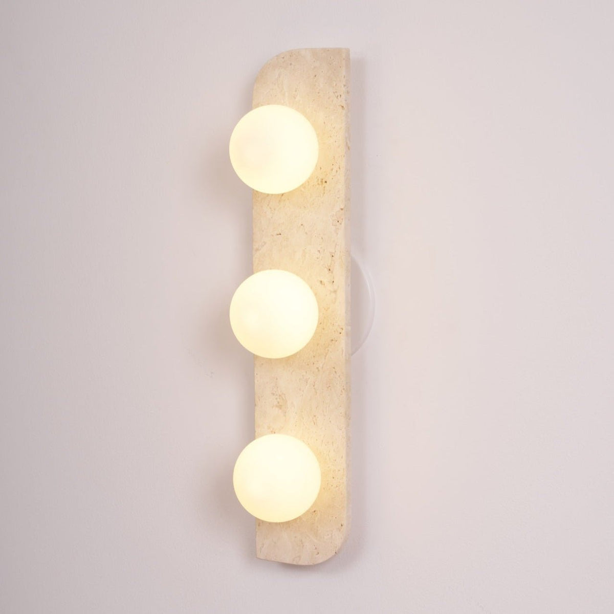 Serearia Minimalistische Wandleuchte aus Gelbem Travertin mit Stecker