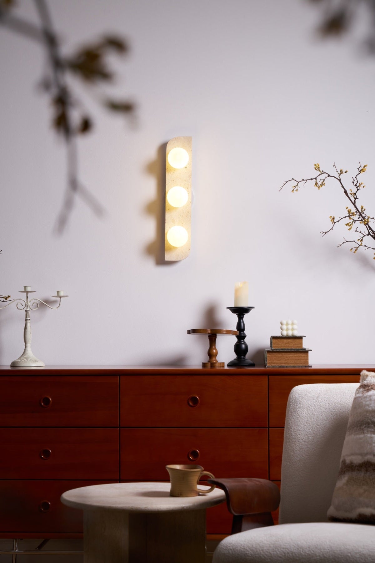 Serearia Minimalistische Wandleuchte aus Gelbem Travertin mit Stecker