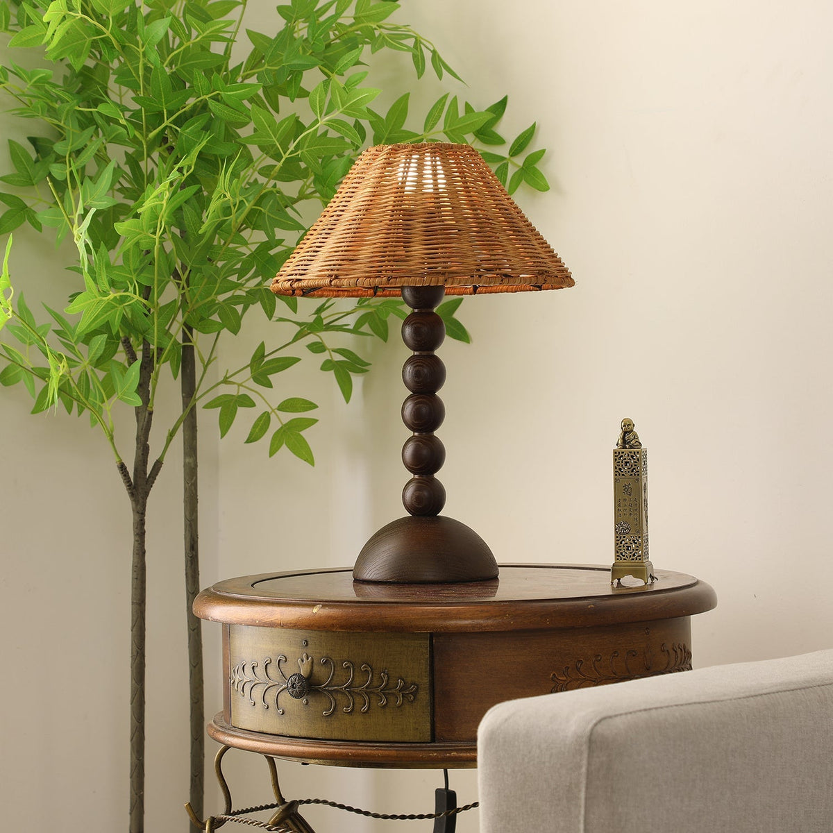 Auroran Tischleuchte aus Holz und Rattan