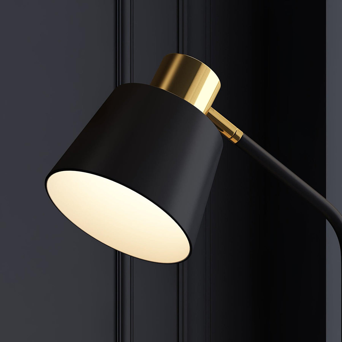 Xildas Schwarz & Gold Minimalistische Stehleuchte