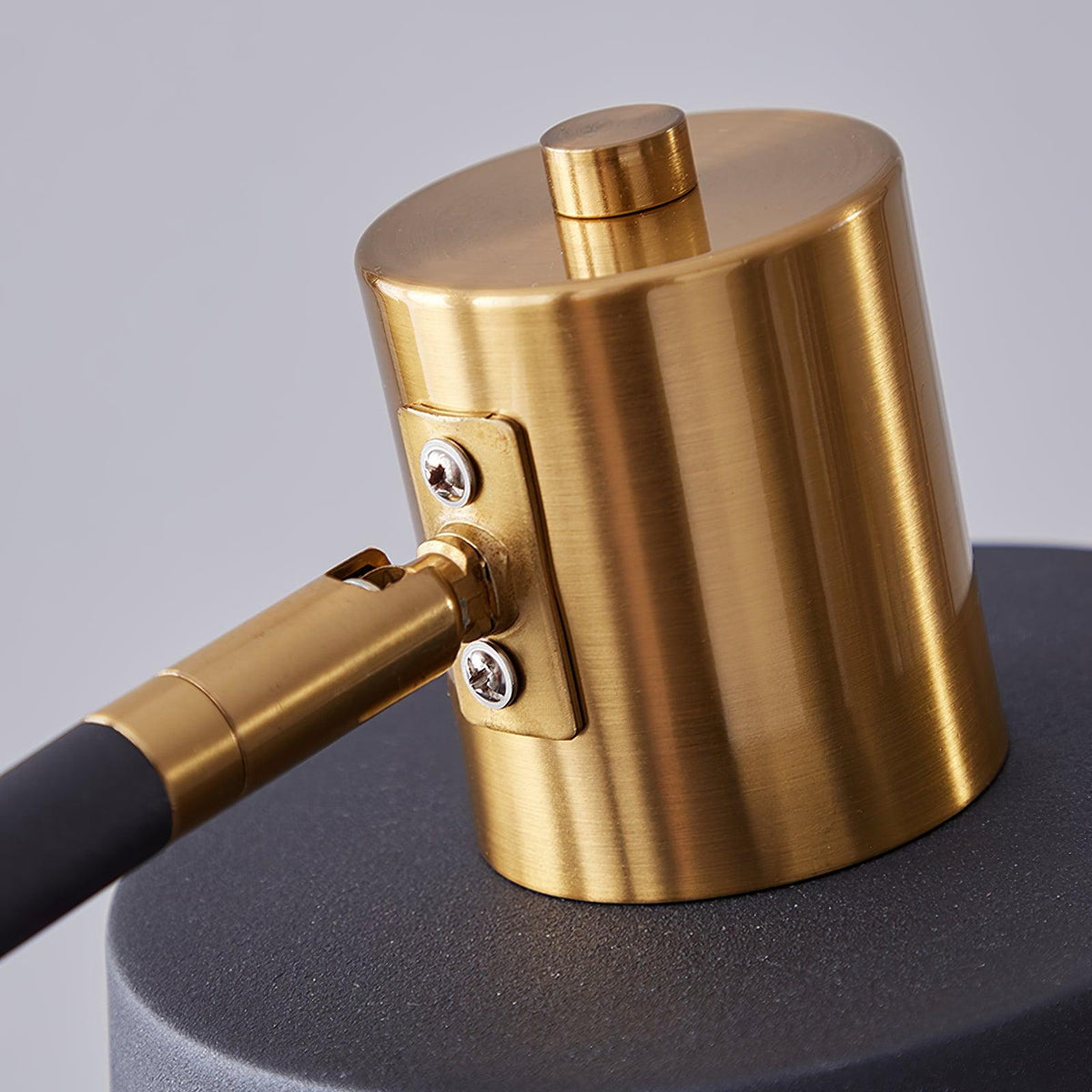 Xildas Schwarz & Gold Minimalistische Stehleuchte