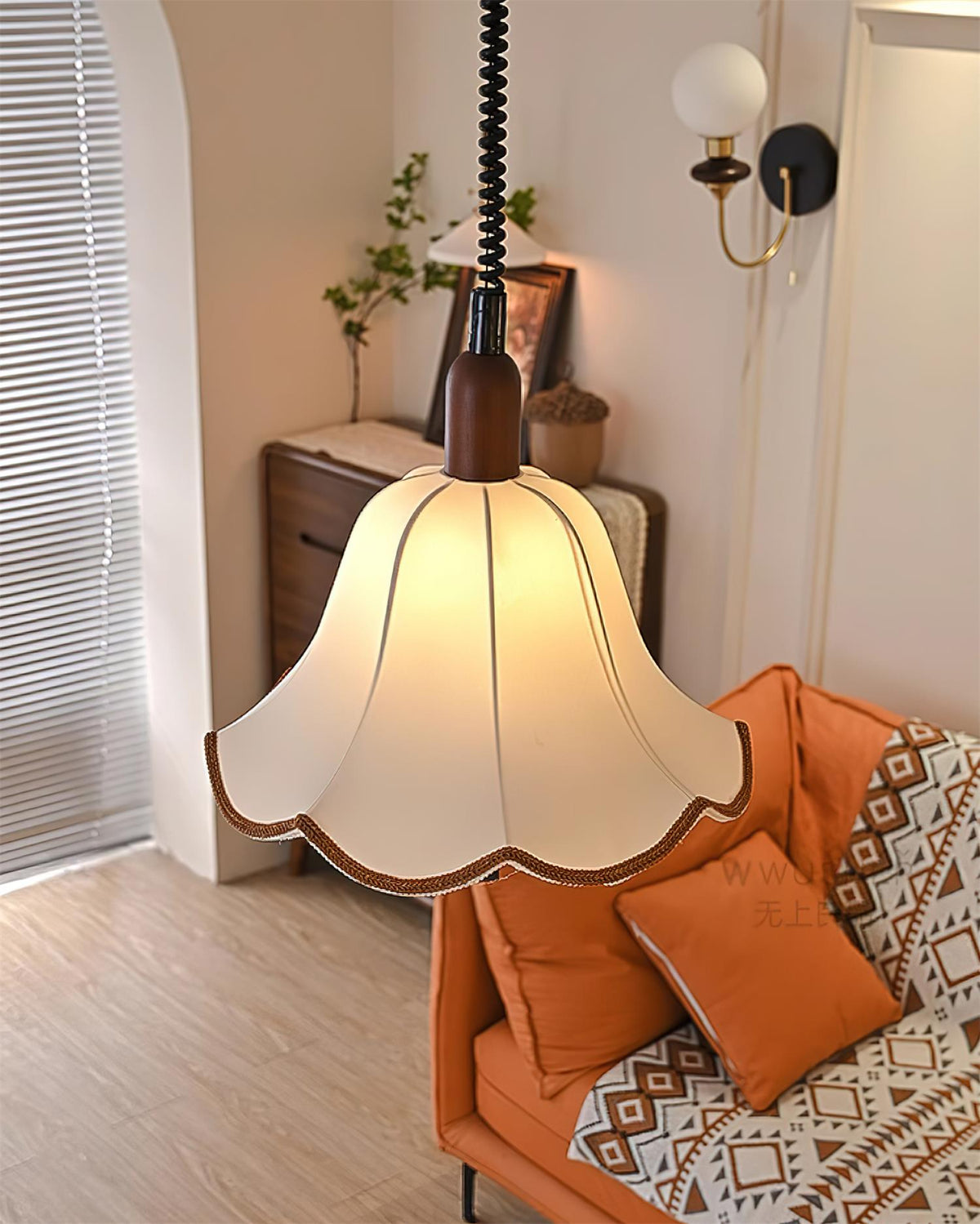 Eurvaryra Pendelleuchte aus Stoff und Holz im klassischen eleganten Stil