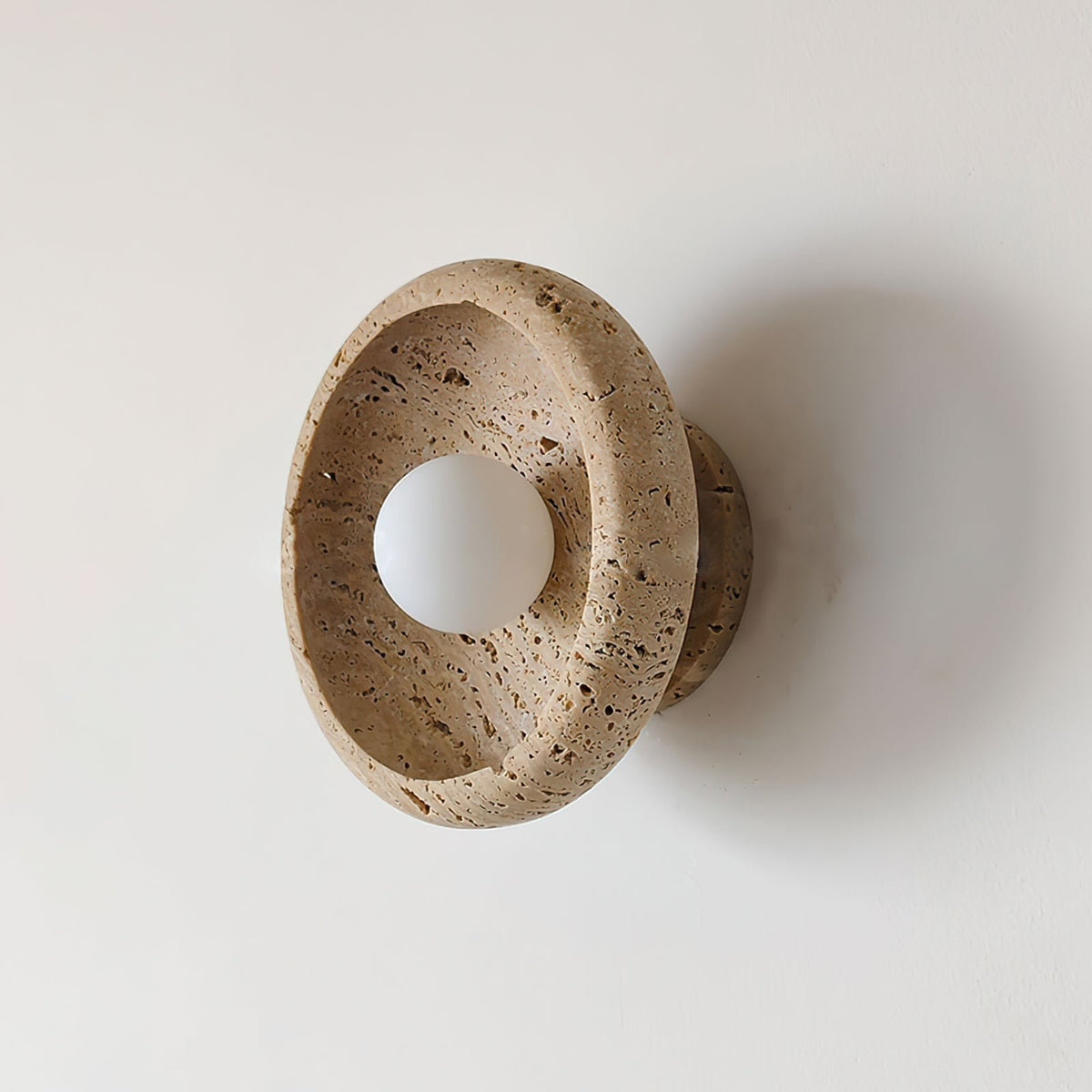 Neptune Travertine-Wandleuchte ringförmig