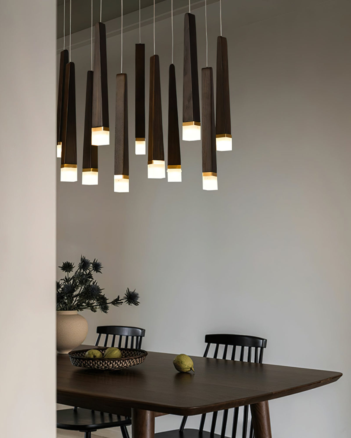 Sylielle Kronleuchter aus Holz im Kaminholz-Stil