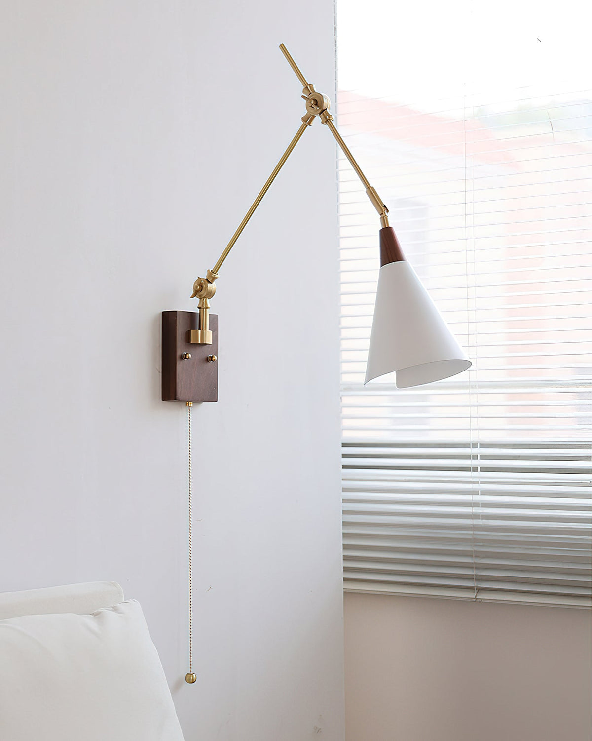Laurent Swing Arm Wandleuchte