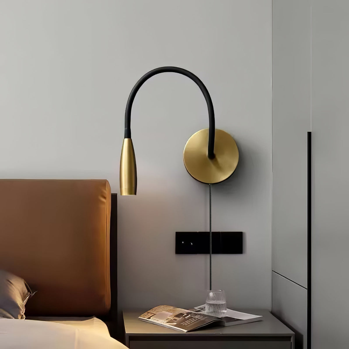 Rivanelle zeitgenössische minimalistische Wandleuchte mit Stecker