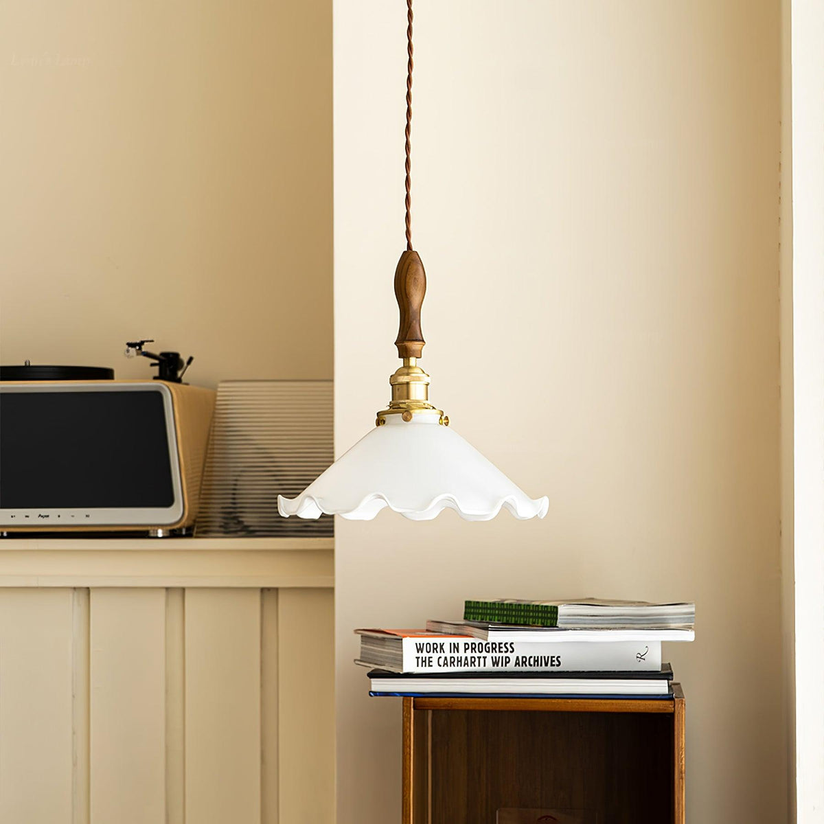 Questa Pendelleuchte aus Glas mit welligem Lampenschirm in Vintage-Stil fürs Wohnzimmer
