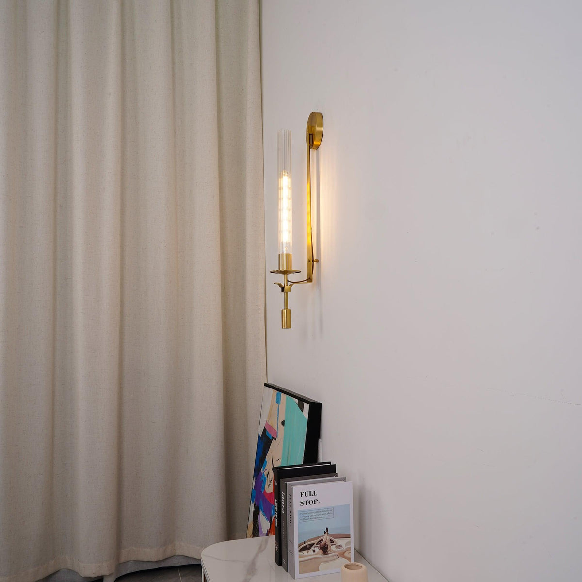 Veloora Wandleuchte Messing minimalistisch geripptes Glas