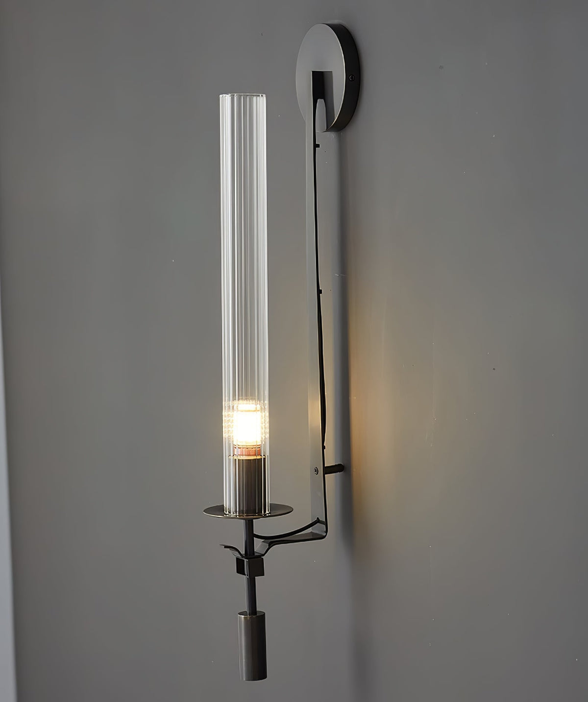 Veloora Wandleuchte Messing minimalistisch geripptes Glas