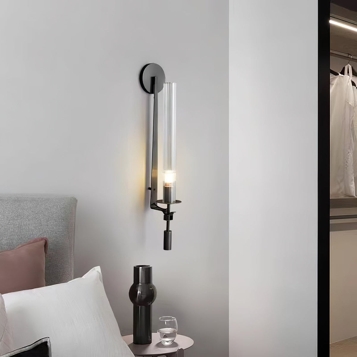 Veloora Wandleuchte Messing minimalistisch geripptes Glas