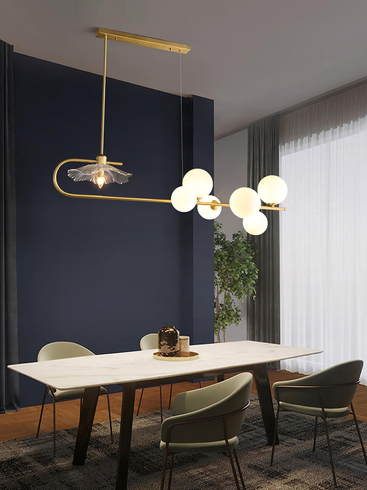 Kael Pendelleuchte aus Gold und Glas in Messing
