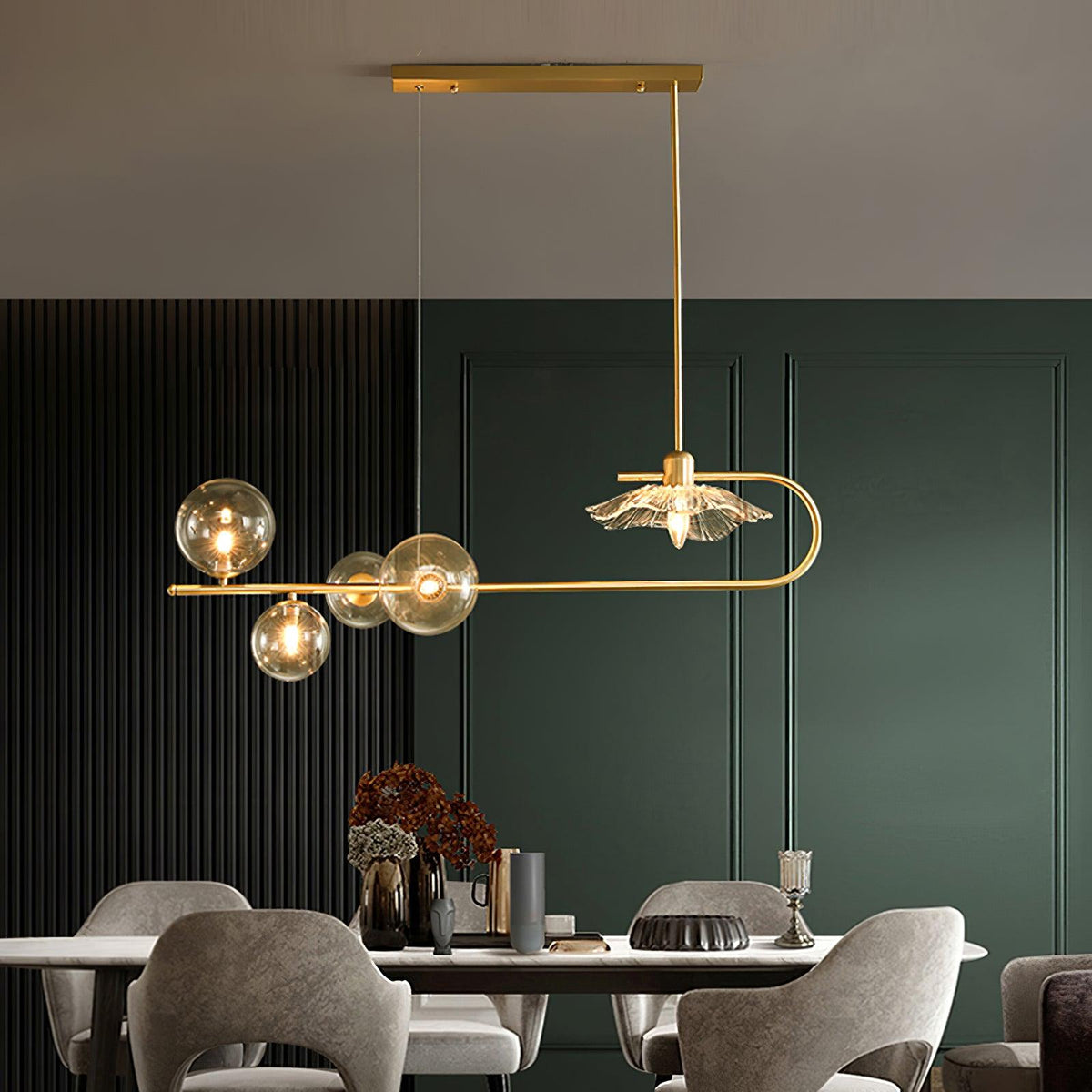 Kael Pendelleuchte aus Gold und Glas in Messing