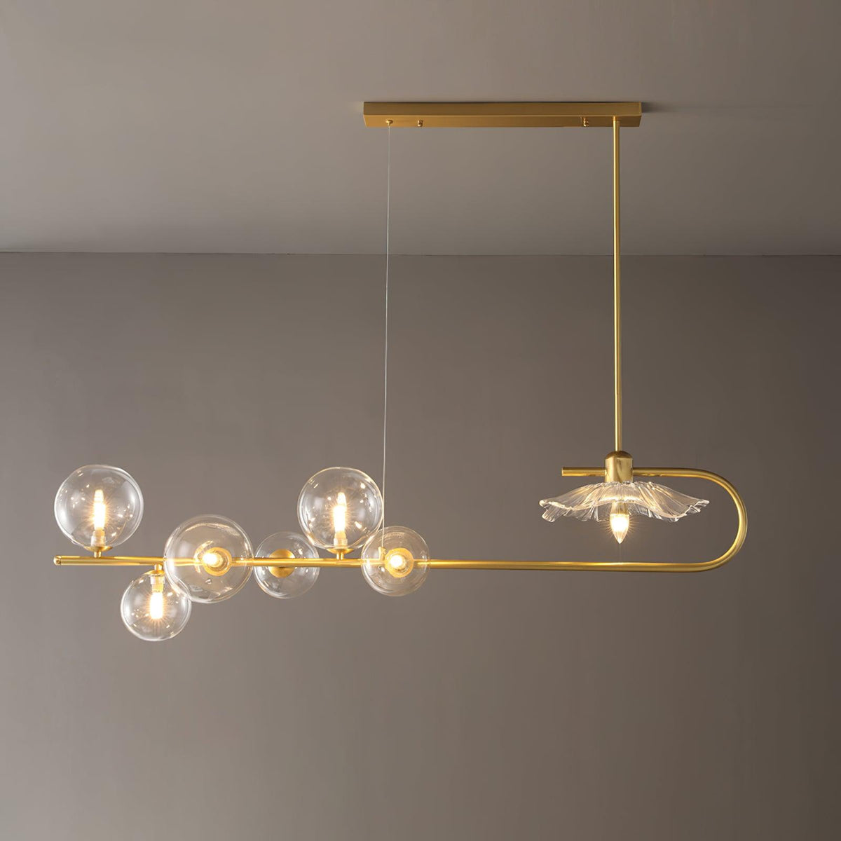 Kael Pendelleuchte aus Gold und Glas in Messing