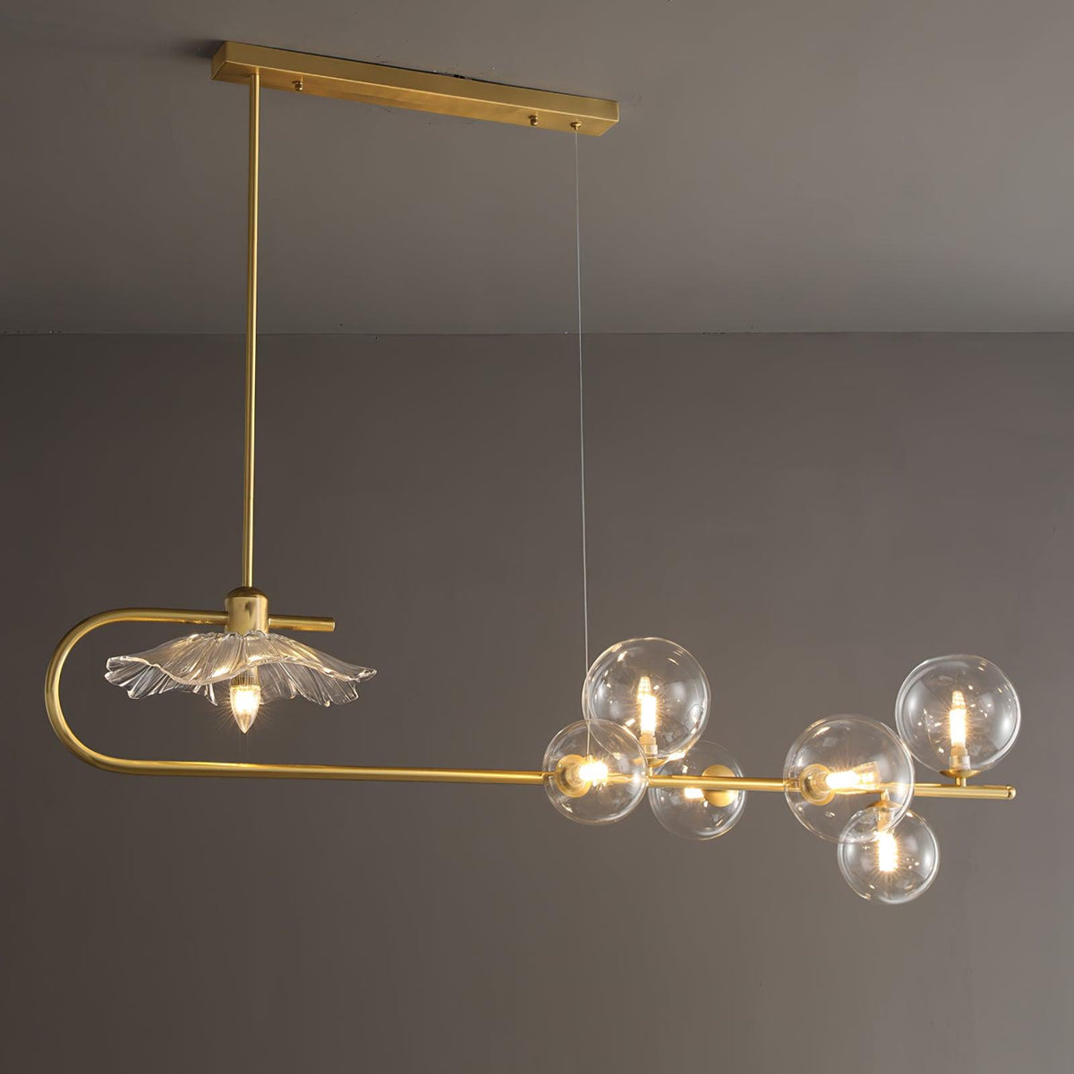 Kael Pendelleuchte aus Gold und Glas in Messing