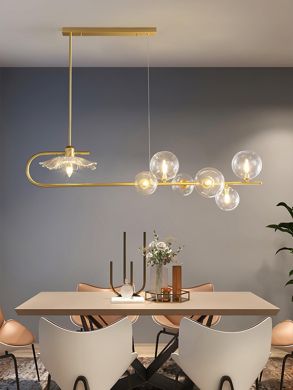 Kael Pendelleuchte aus Gold und Glas in Messing