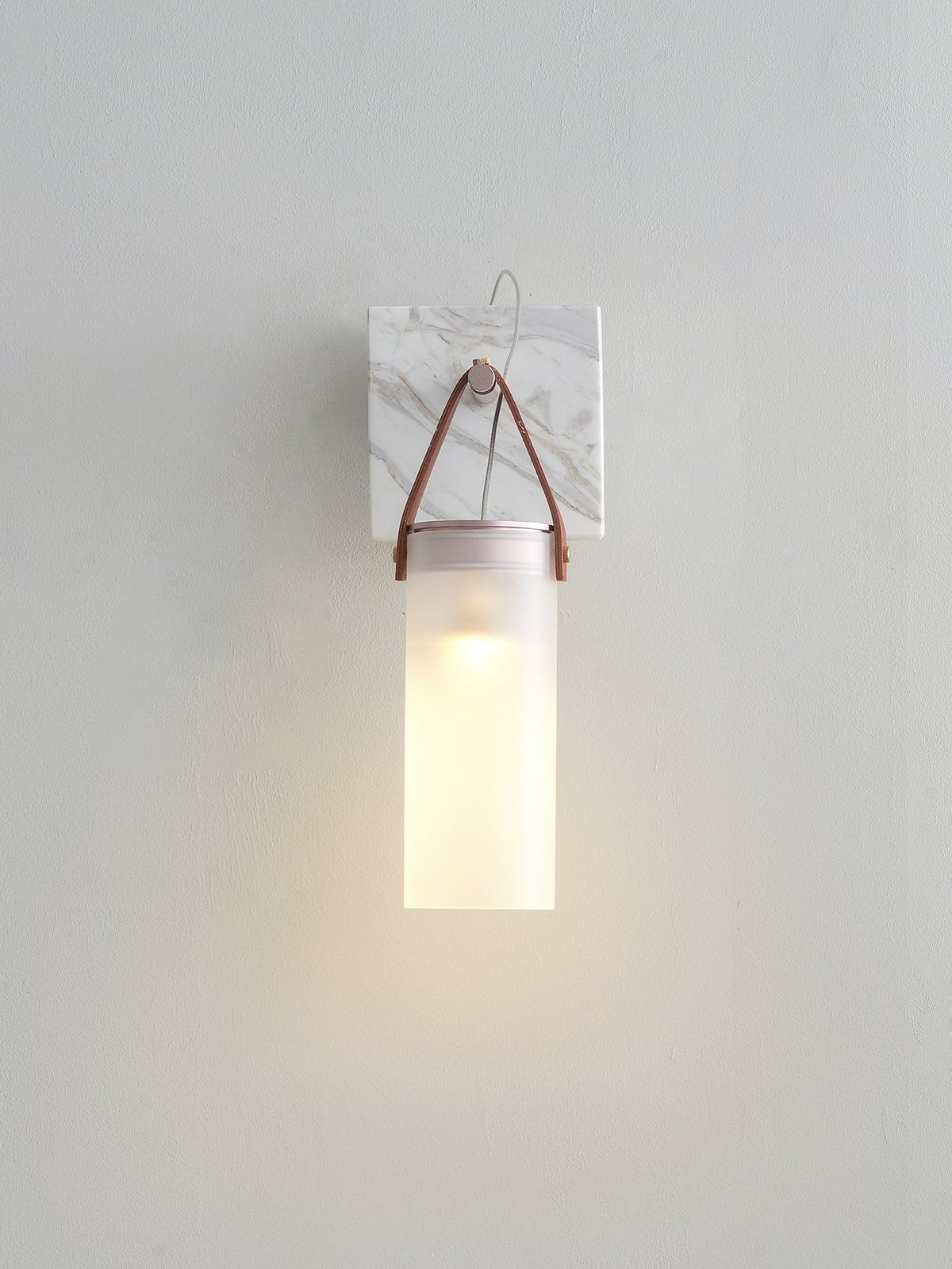 Galerie Wandleuchte Fontana Glas Leder Marmor