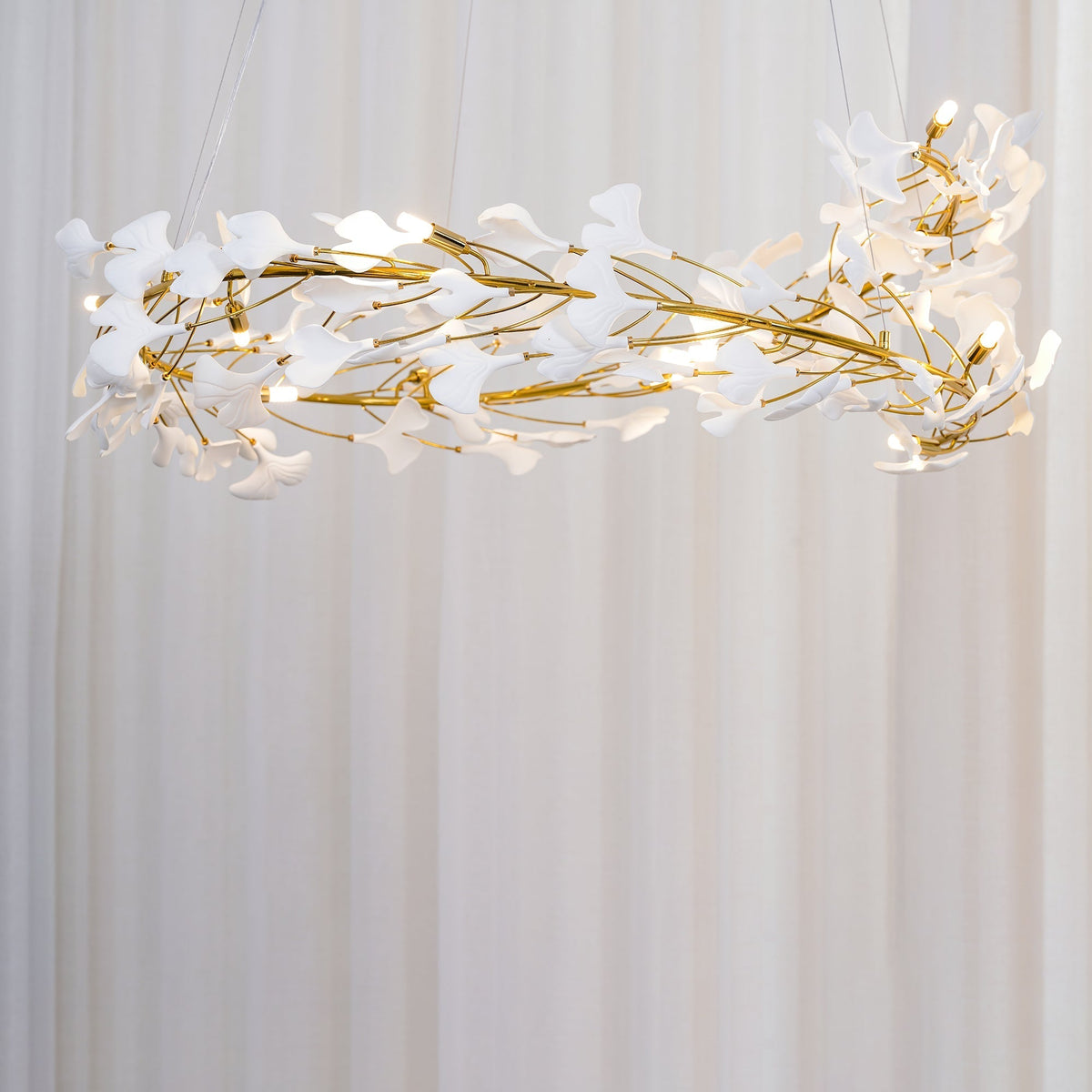 Umberis Pendelleuchte Gingko Porzellanblätter Gold
