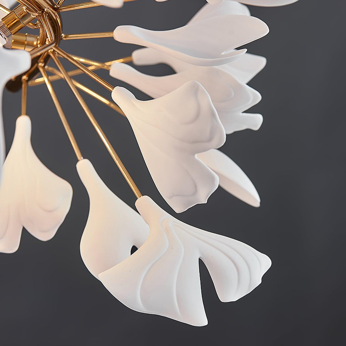 Umberis Pendelleuchte Gingko Porzellanblätter Gold