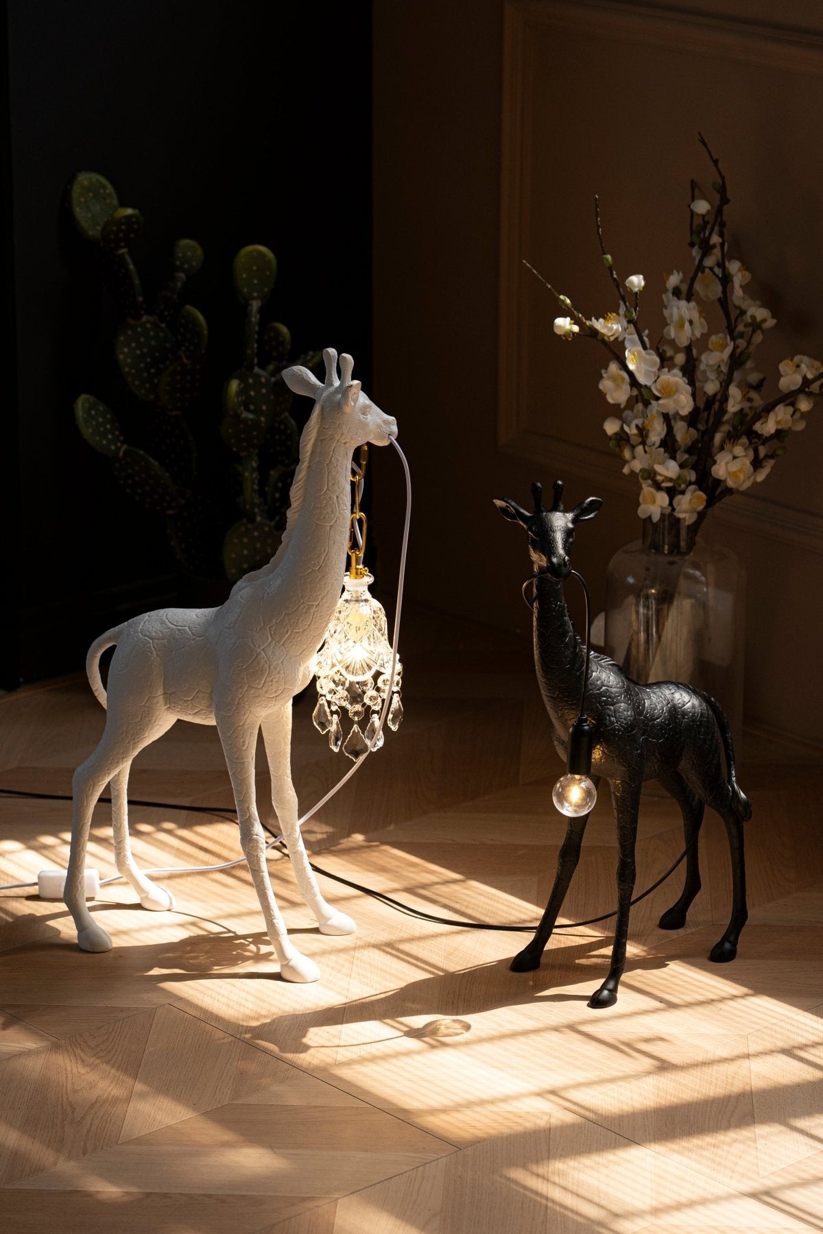 Fexl luxuriöse Giraffe Royale Skulptur-Stehleuchte