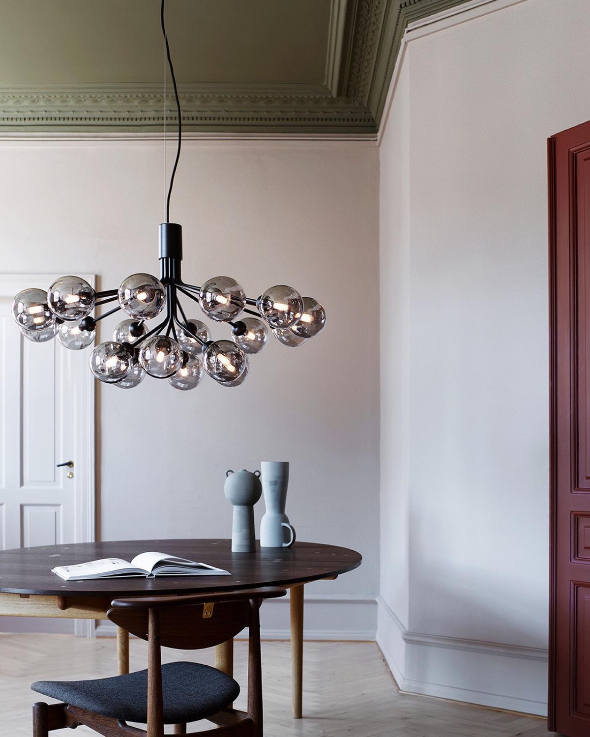 Eirelelle Pendelleuchte mit Glas-Kugel-Cluster in Messing