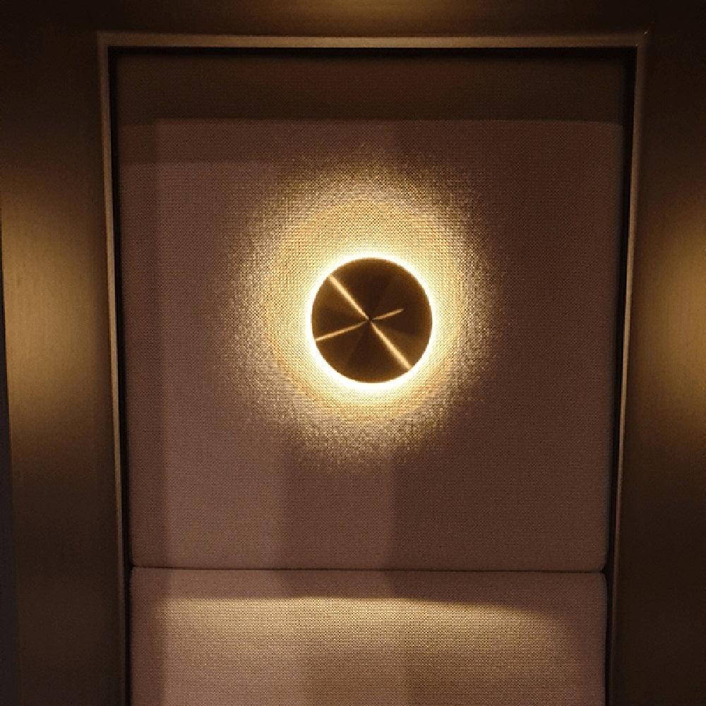 Phelan Messing Minimalistische Wandleuchte