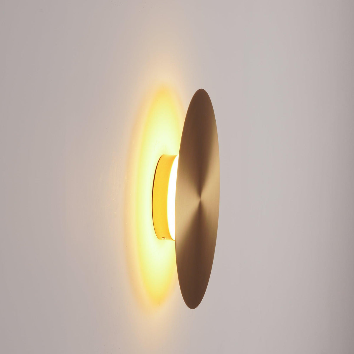 Phelan Messing Minimalistische Wandleuchte