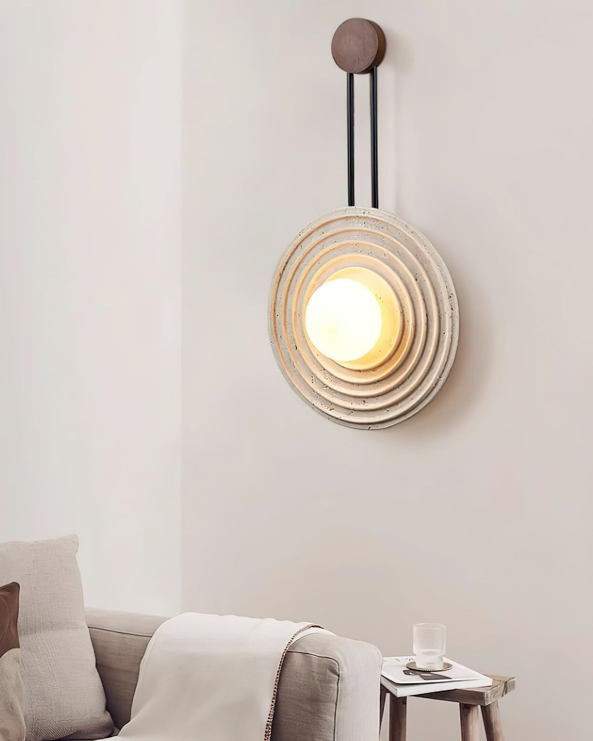 Isoror Spiral-Ring Travertine-Wandleuchte in Dunkelwalnuss & Beige