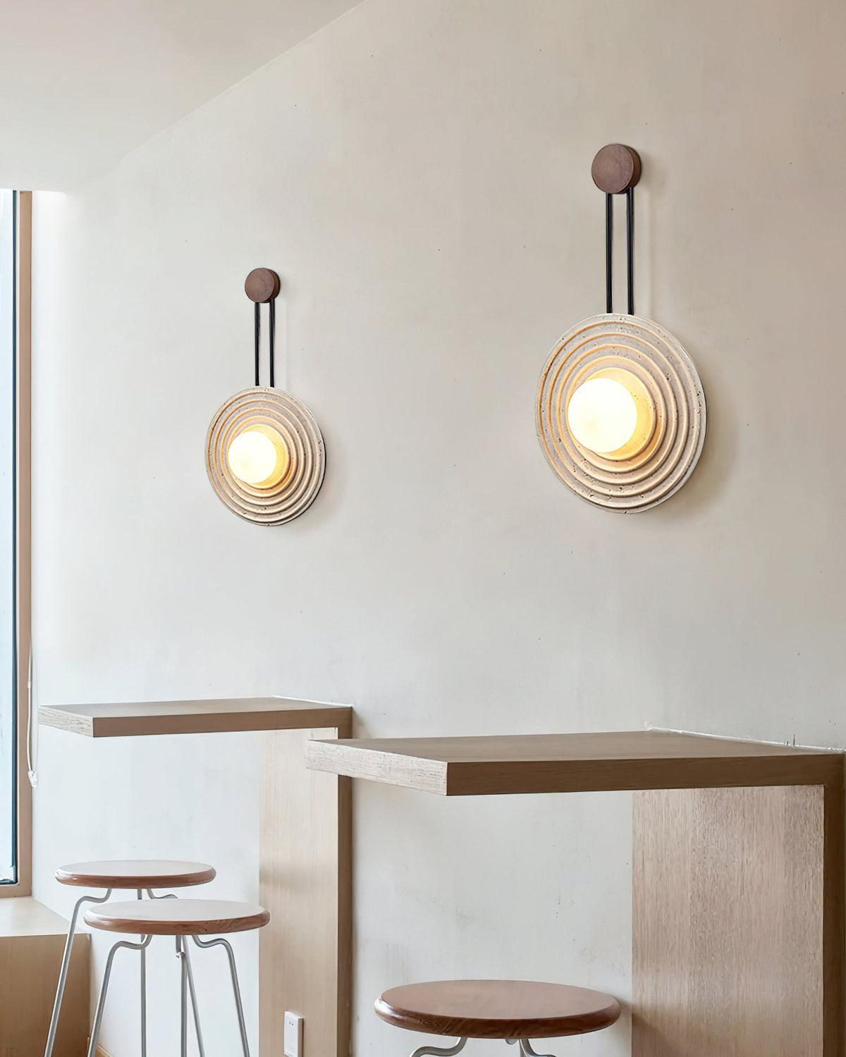Isoror Spiral-Ring Travertine-Wandleuchte in Dunkelwalnuss & Beige