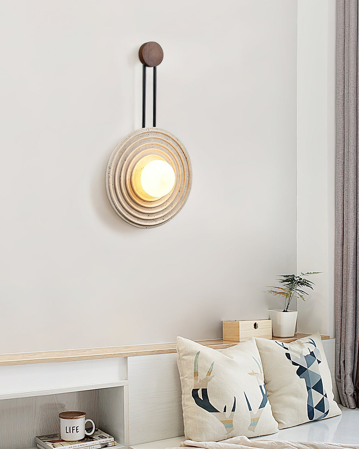 Isoror Spiral-Ring Travertine-Wandleuchte in Dunkelwalnuss & Beige