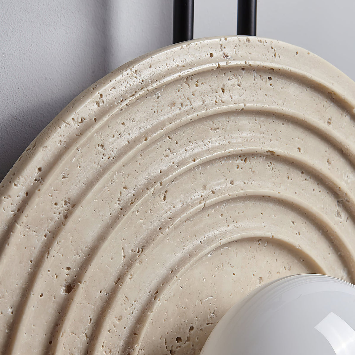 Isoror Spiral-Ring Travertine-Wandleuchte in Dunkelwalnuss & Beige