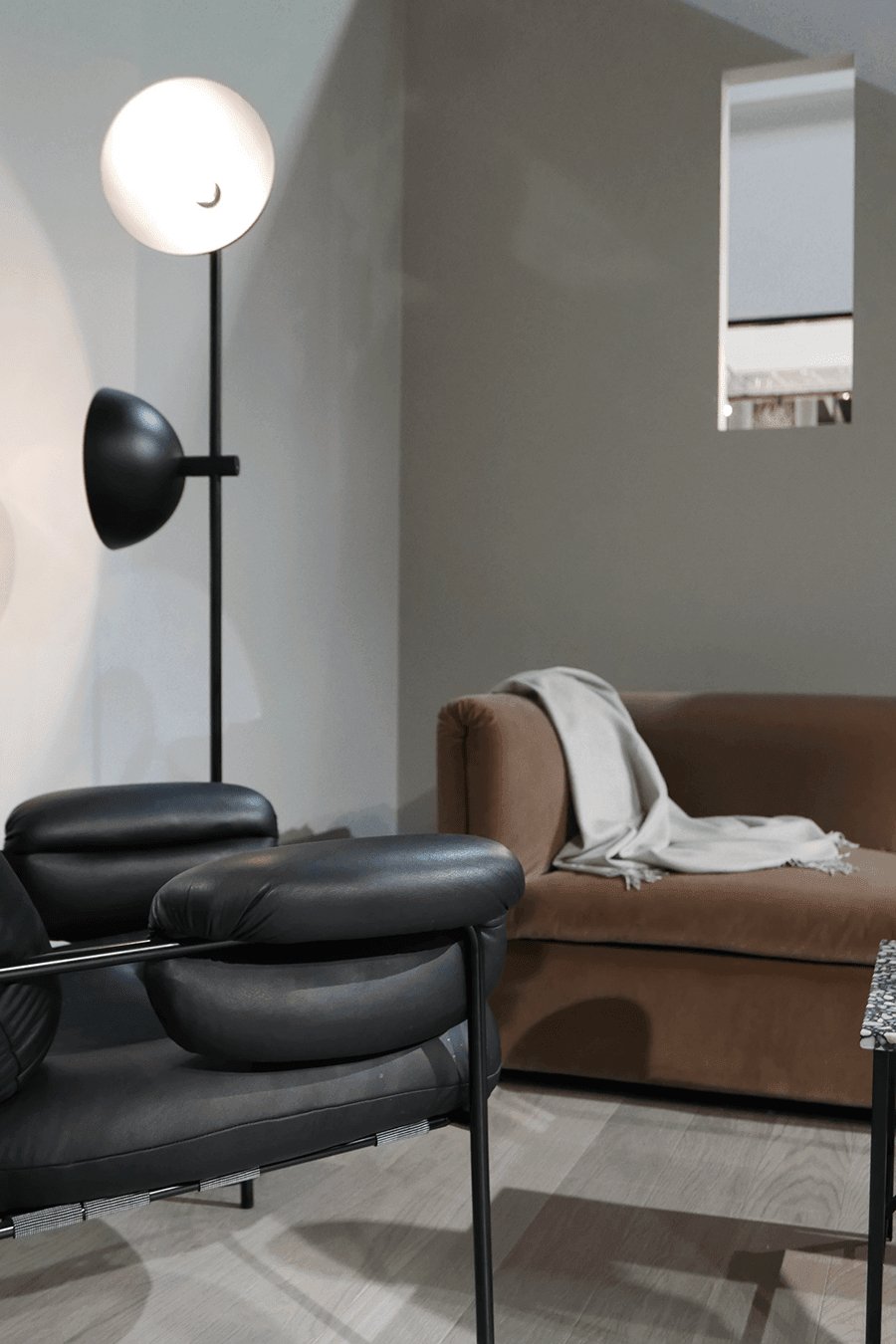 Lumase Stehleuchte aus Glas im minimalistischen Stil