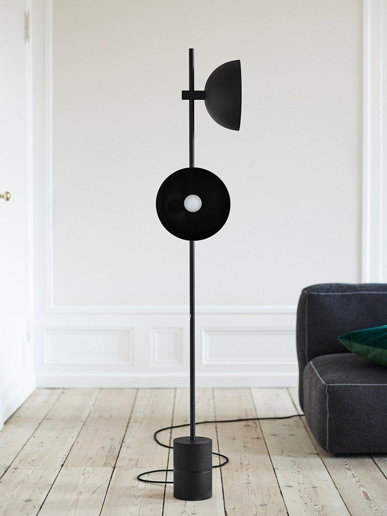 Lumase Stehleuchte aus Glas im minimalistischen Stil