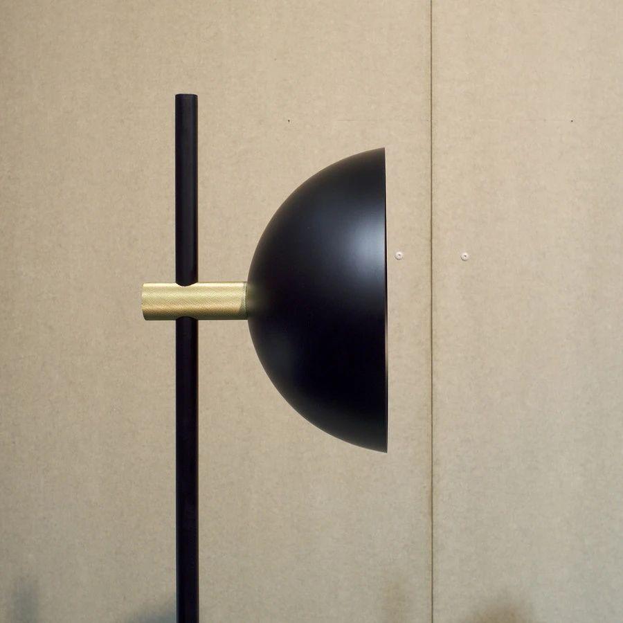 Lumase Stehleuchte aus Glas im minimalistischen Stil