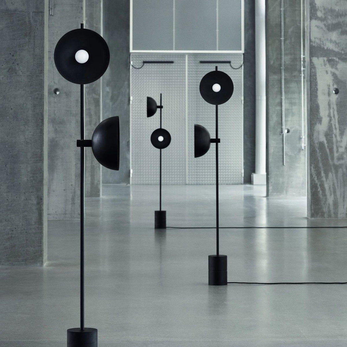 Lumase Stehleuchte aus Glas im minimalistischen Stil