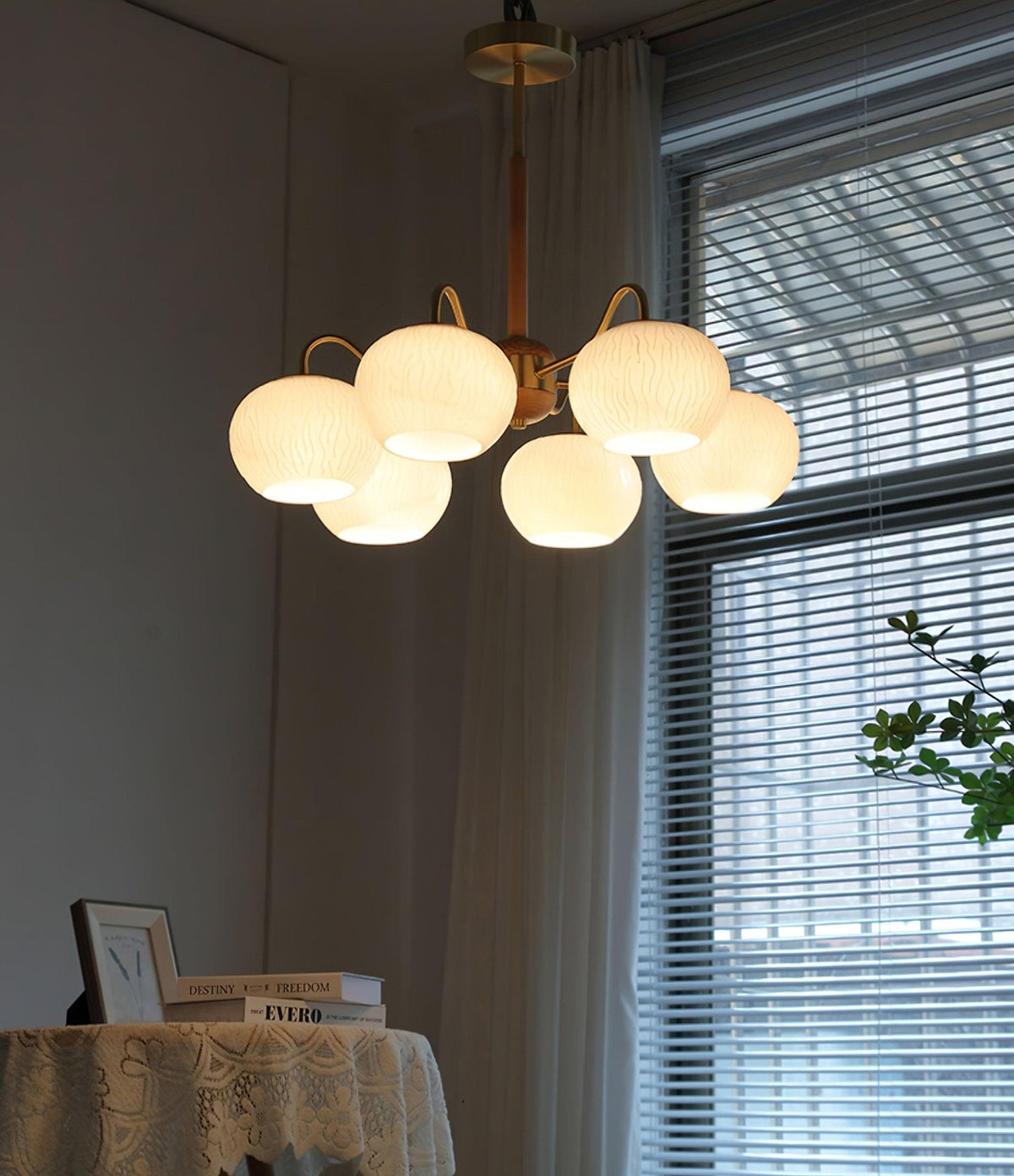 Elyra Eleganter Kronleuchter aus Holz