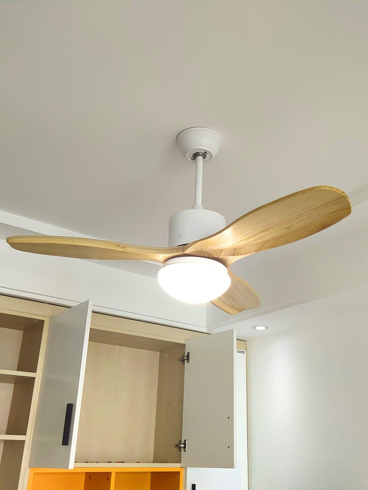Norirora Elegance Natural Deckenventilator mit Beleuchtung