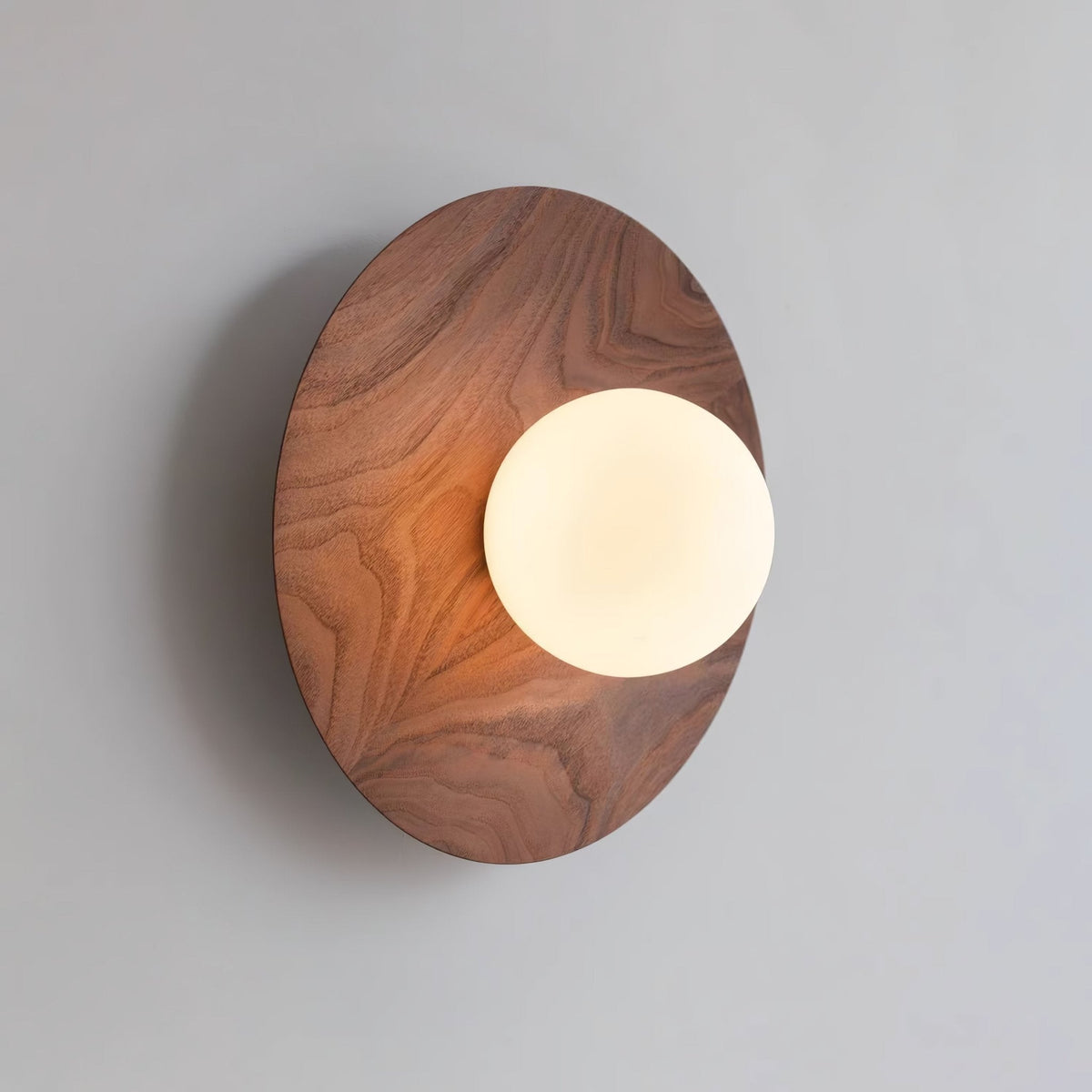 Eloza zeitgenössische minimalistische Wandleuchte aus Holz und Glas