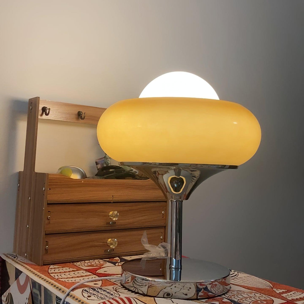 Solise Tischleuchte aus Glas im Retro-Vintage-Stil