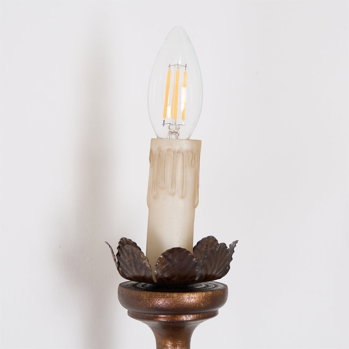 Rinirise Wandleuchte aus Holz
