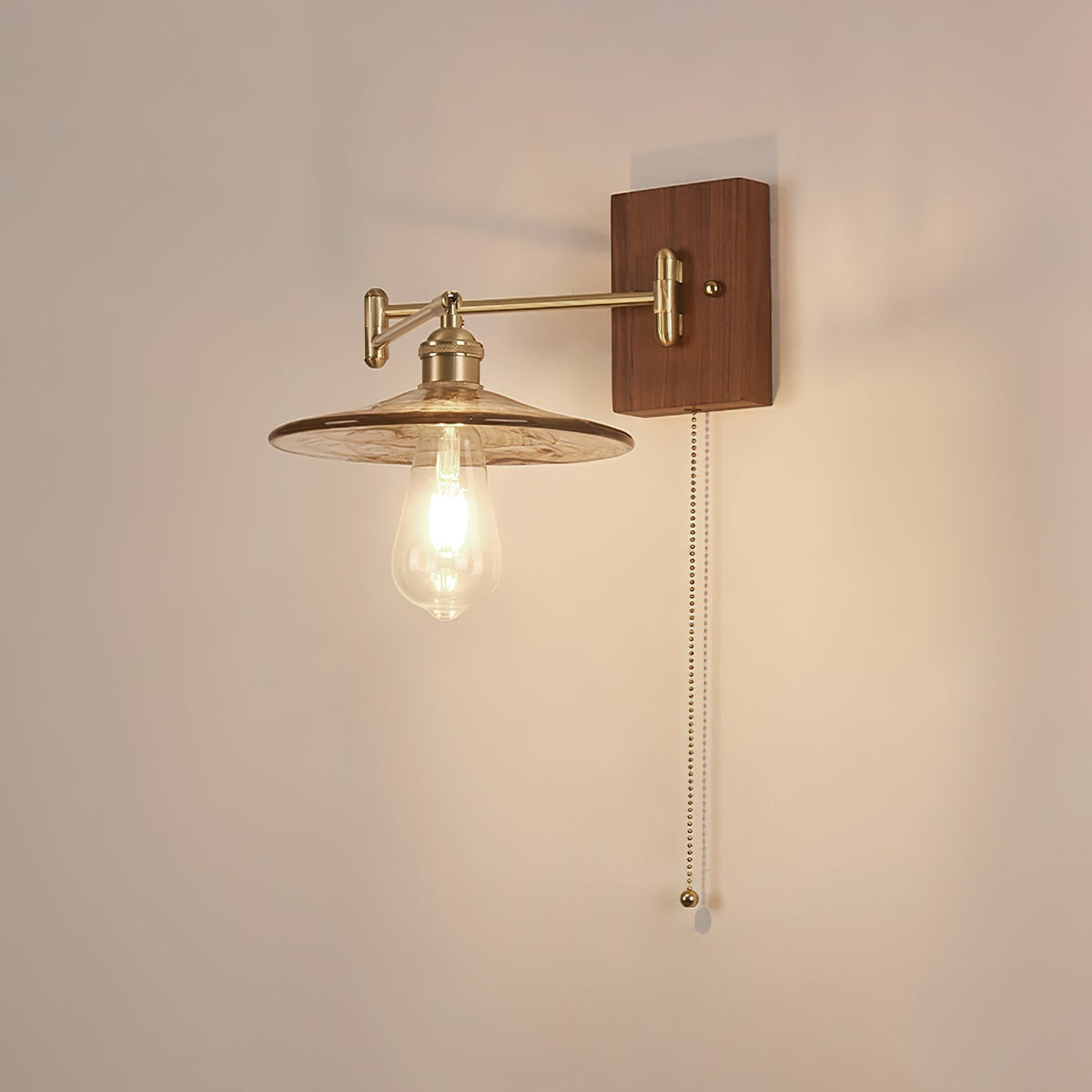 Umeris Elegance Vintage Walnuss-Wandleuchte