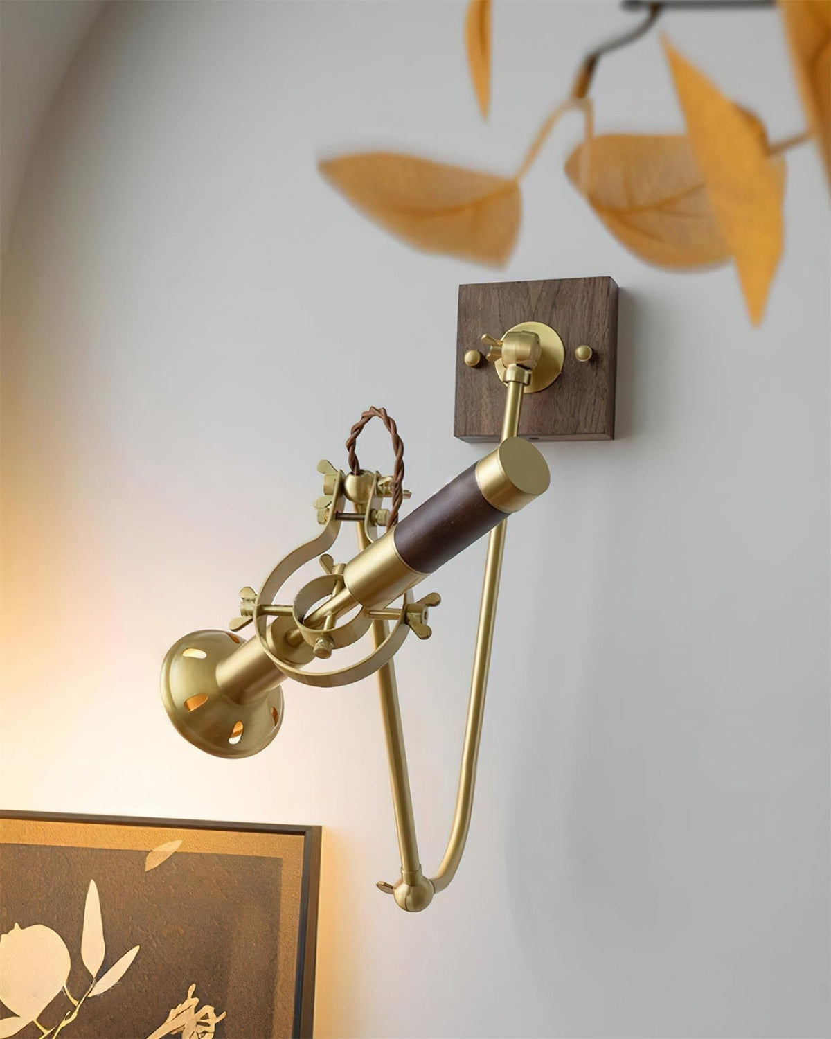 Verstellbare Wandleuchte aus Messing und Walnuss im Vintage-Stil für Arbeitsbereich