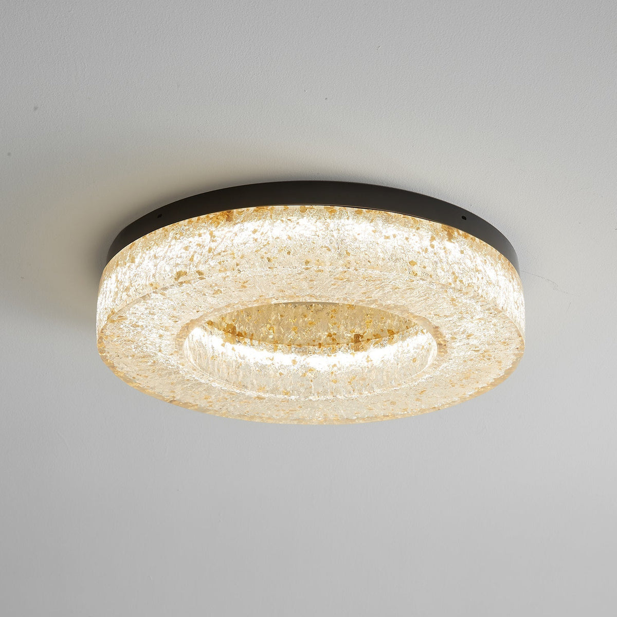 Dovira Deckenleuchte aus Kunstharz mit Eisriss-Design in Kreisform