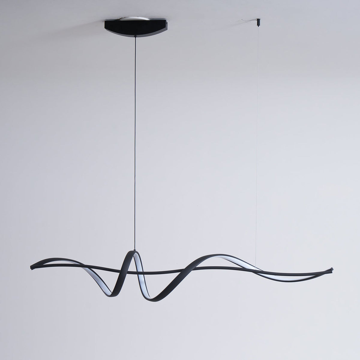 Calelina moderne schwarze LED-Wellen-Pendelleuchte