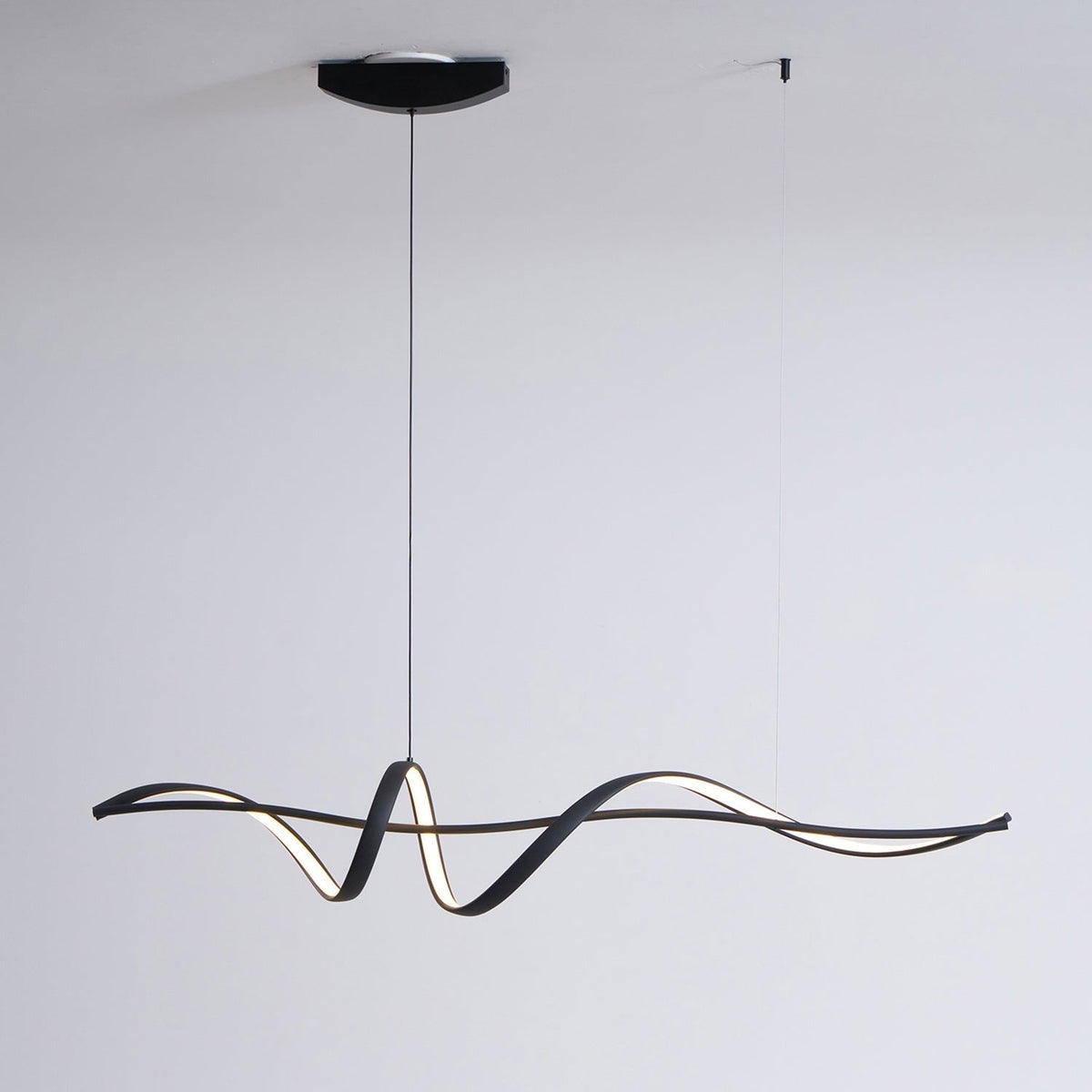 Calelina moderne schwarze LED-Wellen-Pendelleuchte